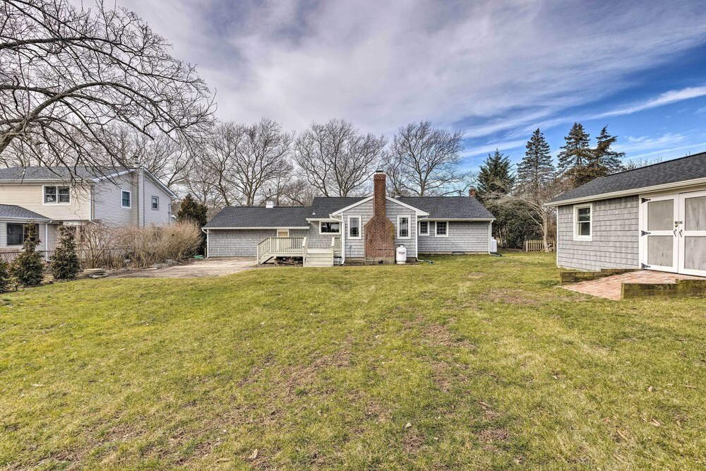 Mattituck Home w/ Fireplaces - Near Wineries