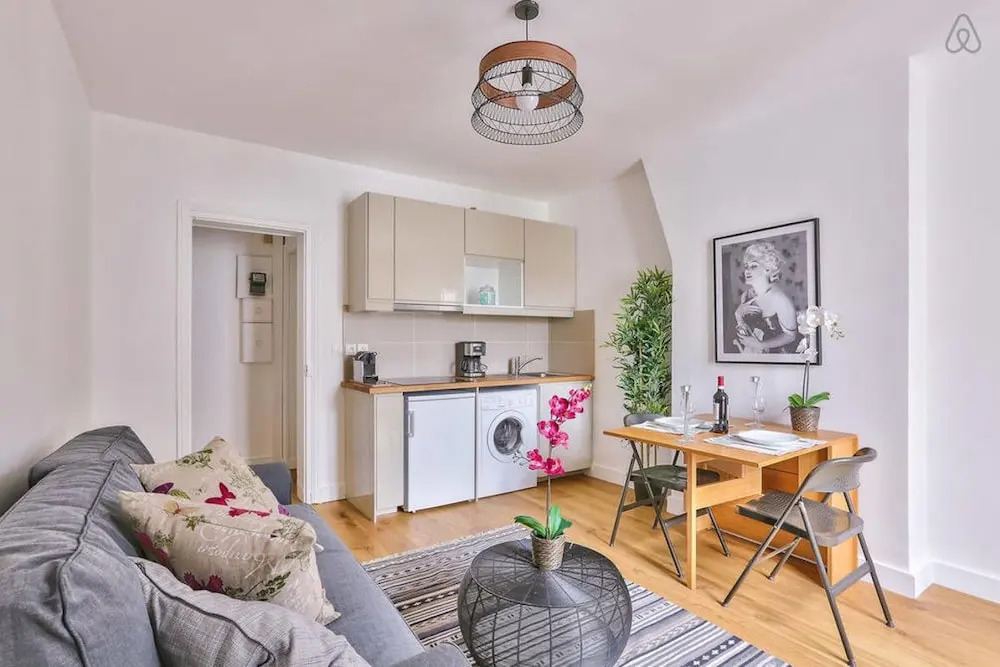 Family Apartment in Buttes Chaumont