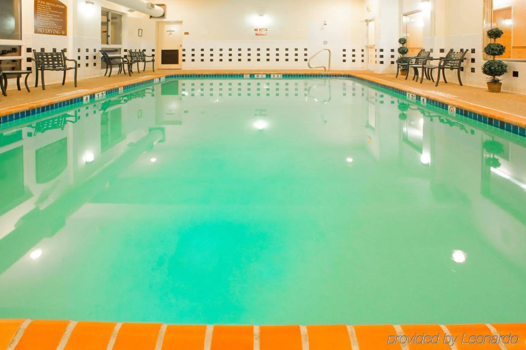 Holiday Inn Express Hotel & Suites Woodbridge by IHG