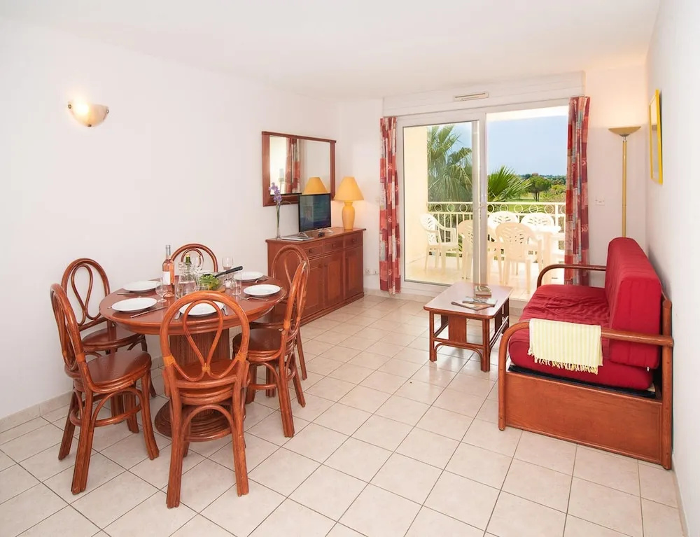 Golfside Coastal Apartment With Terrace