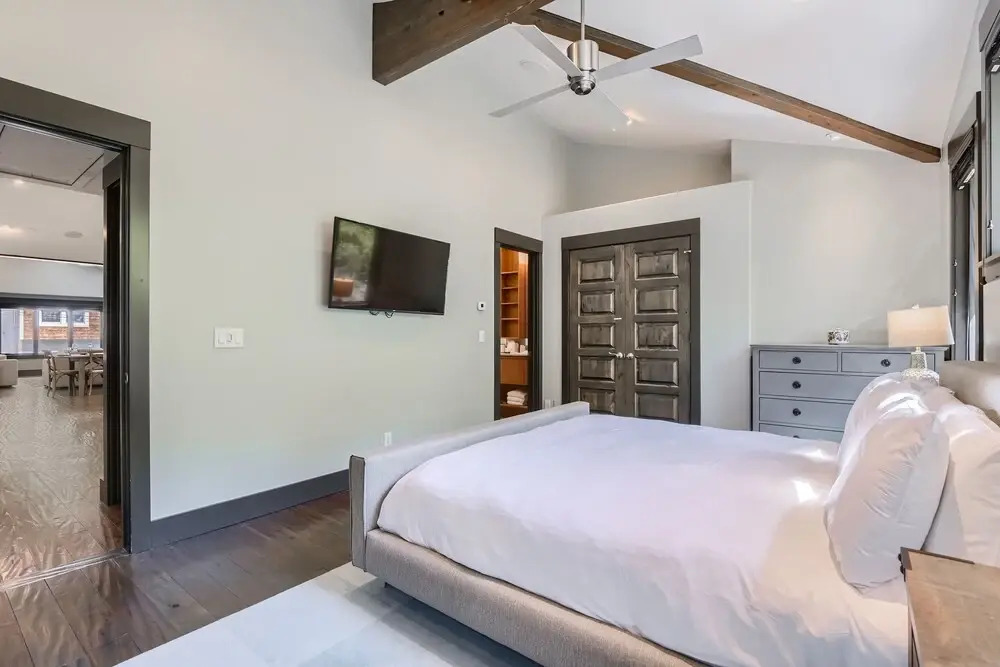 Elegant Mountain Getaway On Daly Ave 135 3 Bedroom Home by RedAwning