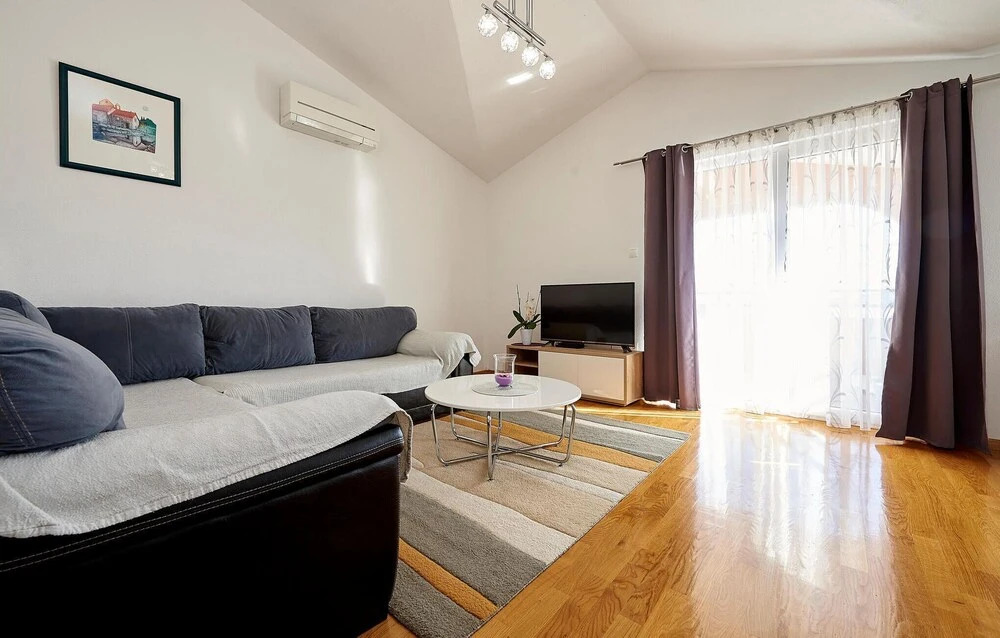 Beautiful Home in Pano With Wifi and 5 Bedrooms