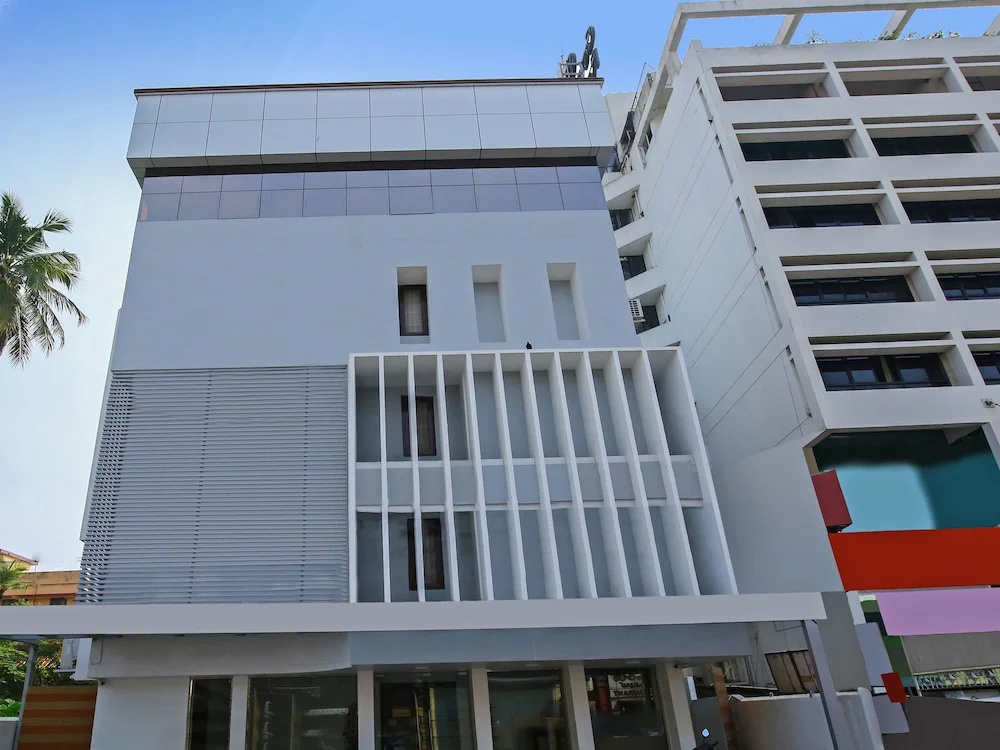 Treebo Goodland Residency - 500m from Railway Station