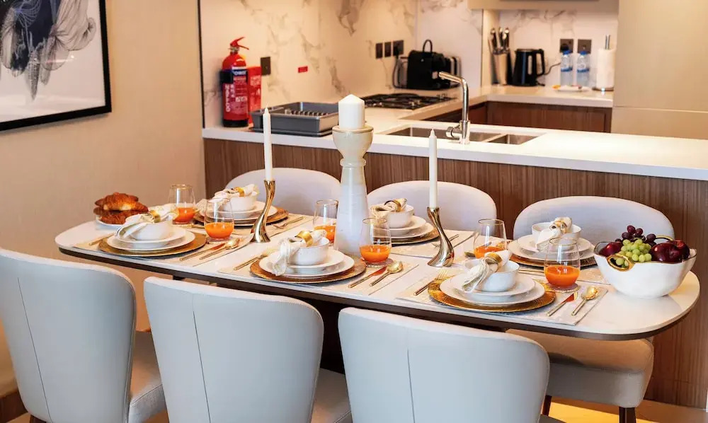 Posh 2 BR in Address Opera Mall Access