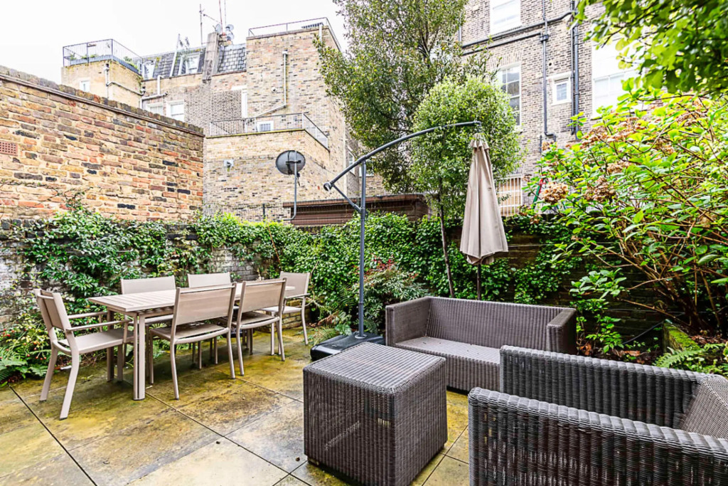 London Luxe Retreat: 5-bed Gem