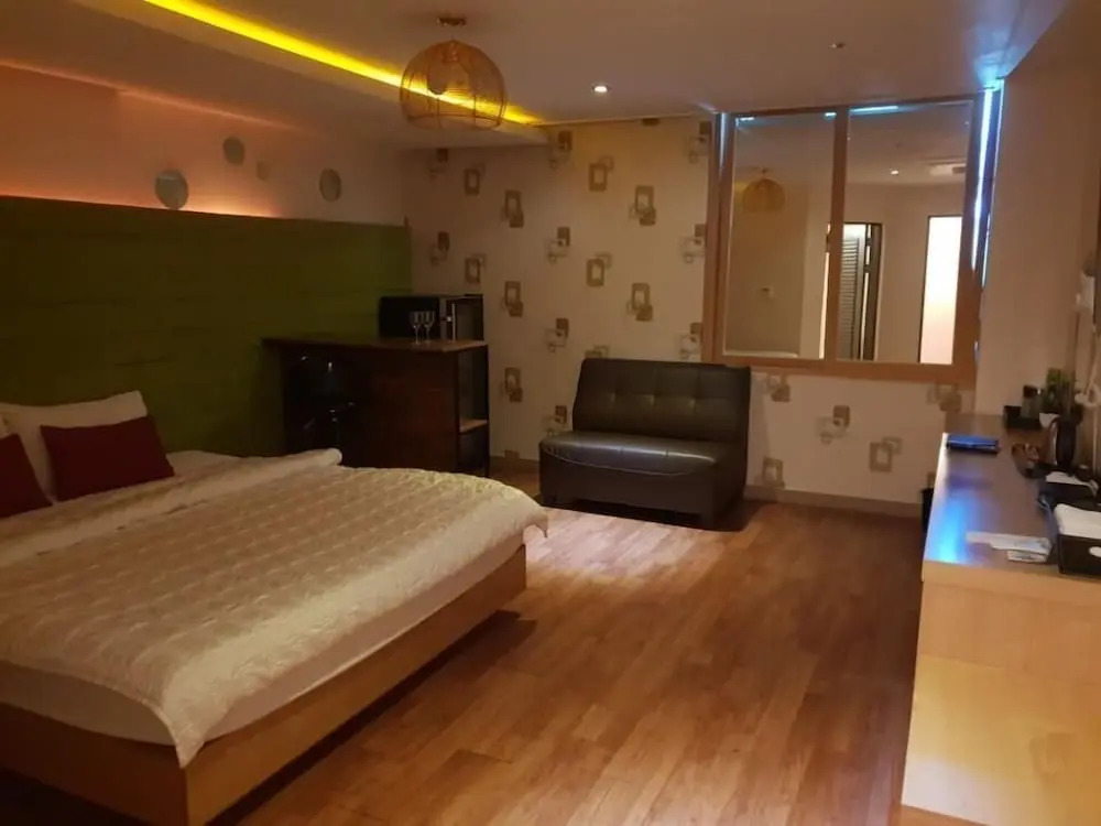 Gimhae Business Hotel K