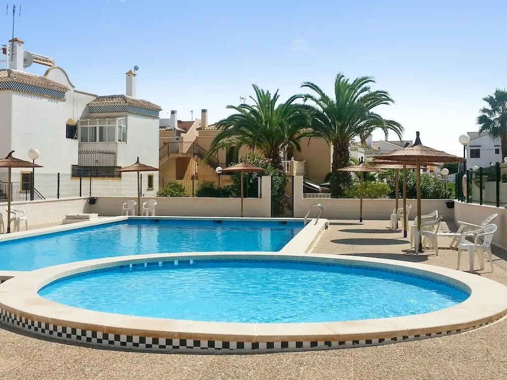 House With 2 Bedrooms in Torrevieja, With Pool Access, Furnished Garde