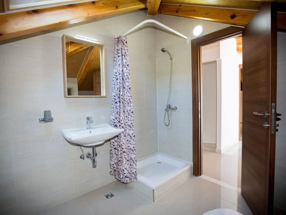 Penthouse Apartment With Teracce Spa Tub and Sea Views