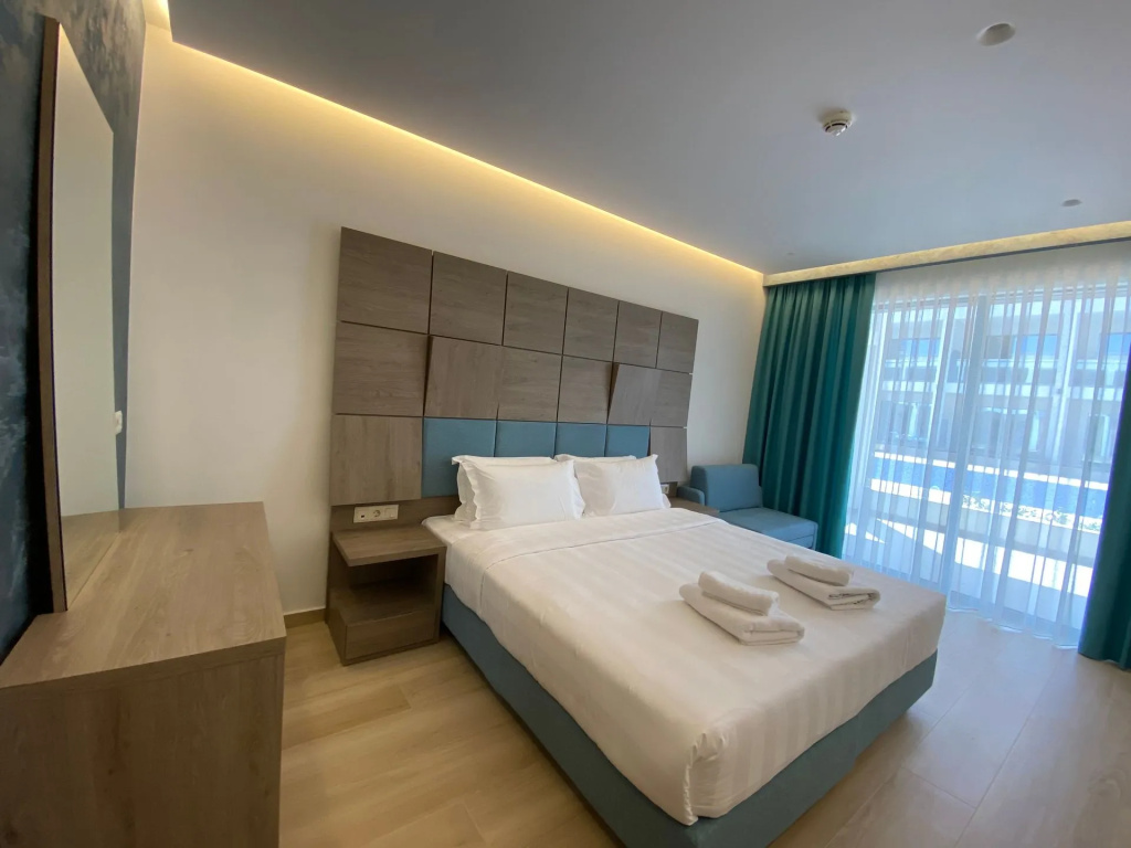 Mirror Hotel