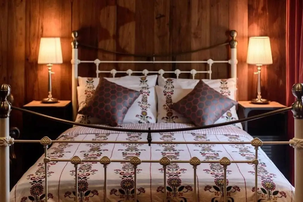 RoomQuest Rimrabeang at Amphawa