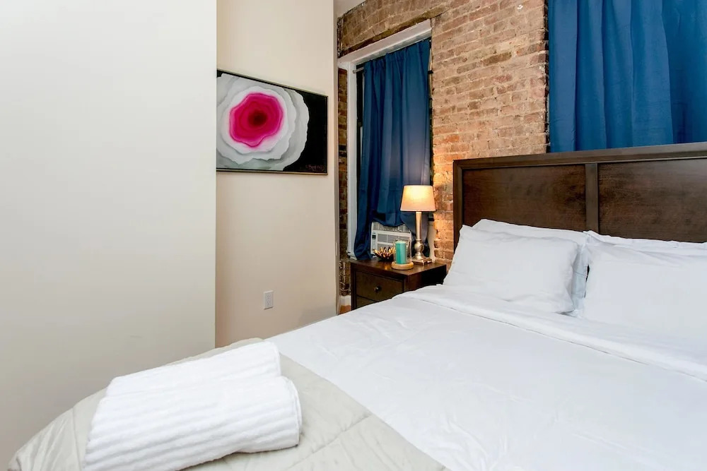 NY061 2 Bedroom Apartment By Senstay