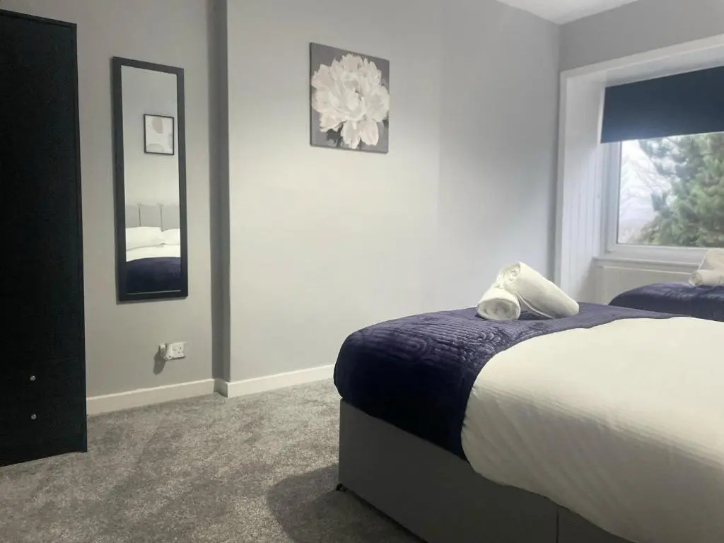 Immaculate 3-bed Apartment in Glasgow Close to M8