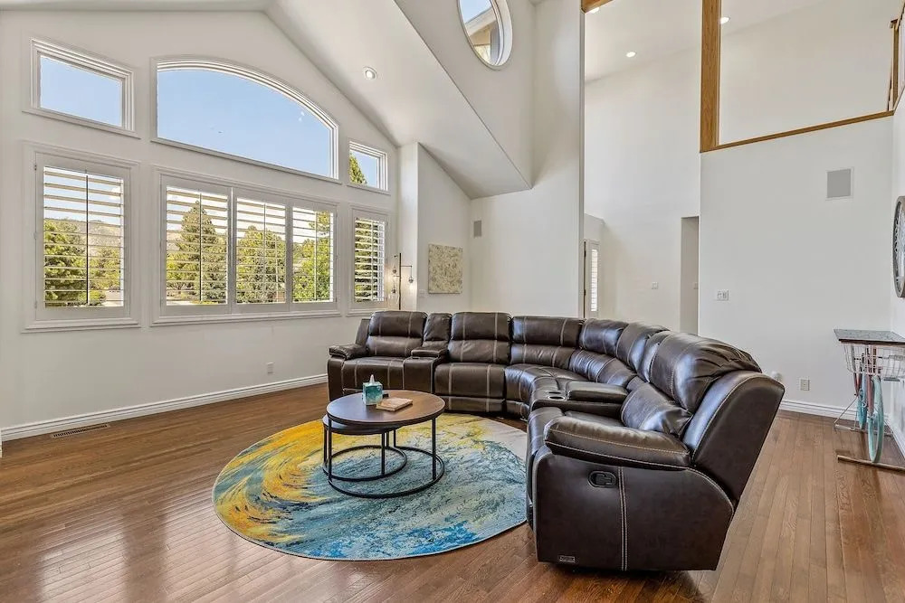 Sinagua Heights Flagstaff 4 Bedroom Home by RedAwning