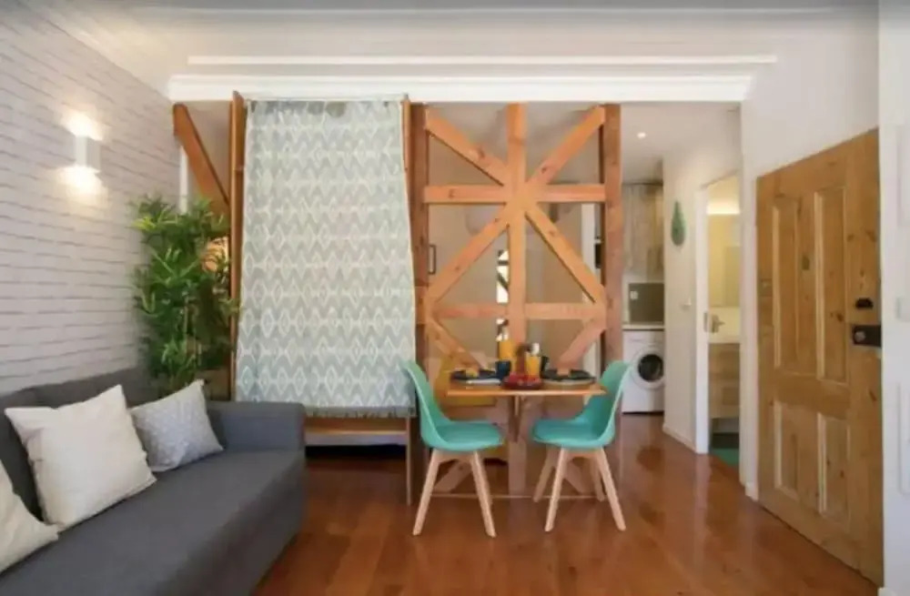 Sunny Photographer's Studio w Balcony in Alcântara