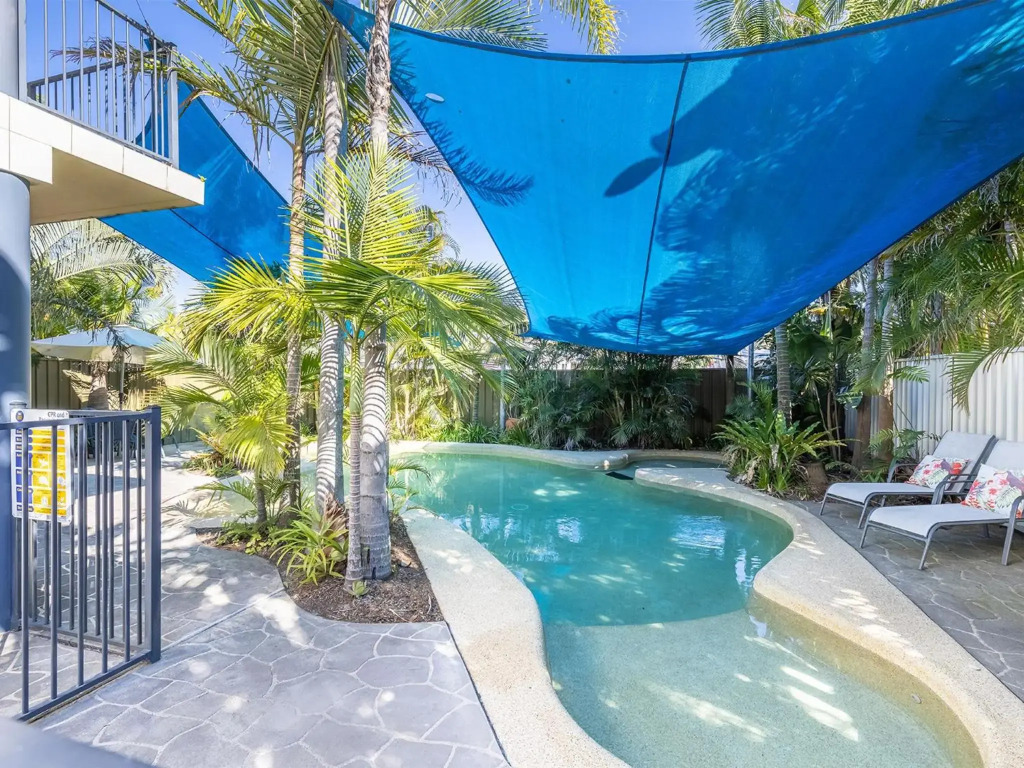 Dolphin Lagoon Luxury Escape