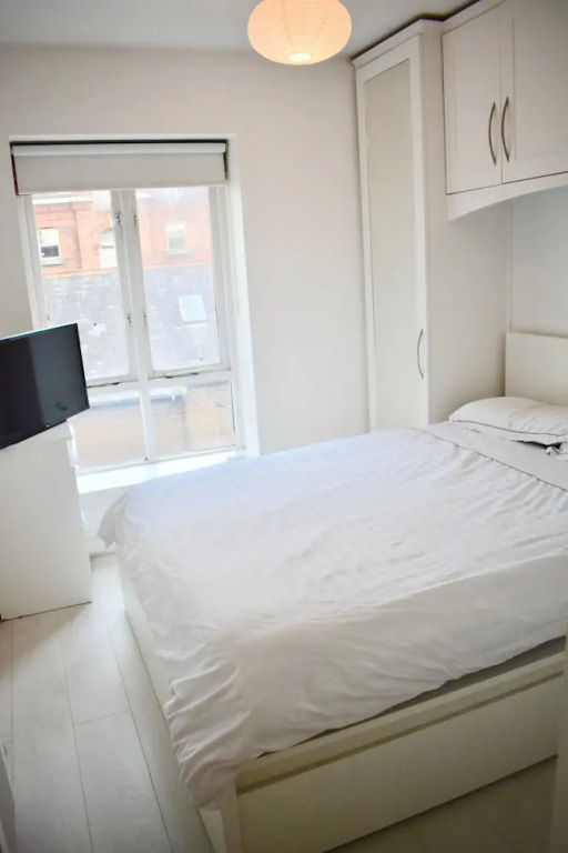 Trendy 2 Bedroom Apartment Near City Centre