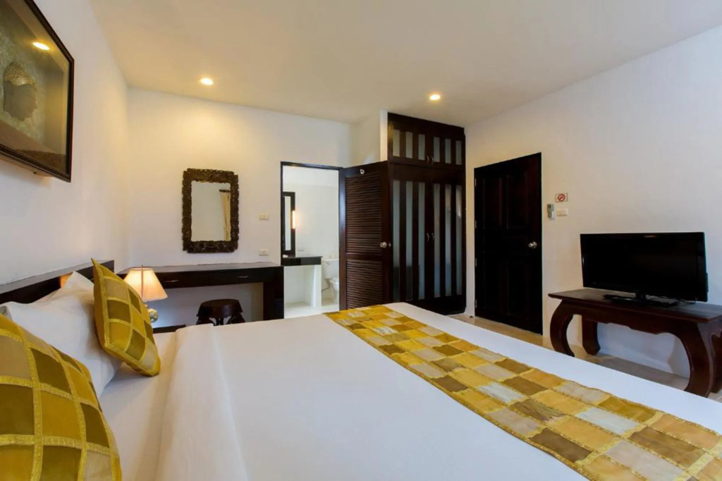 Praewa Villas Naiyang Phuket
