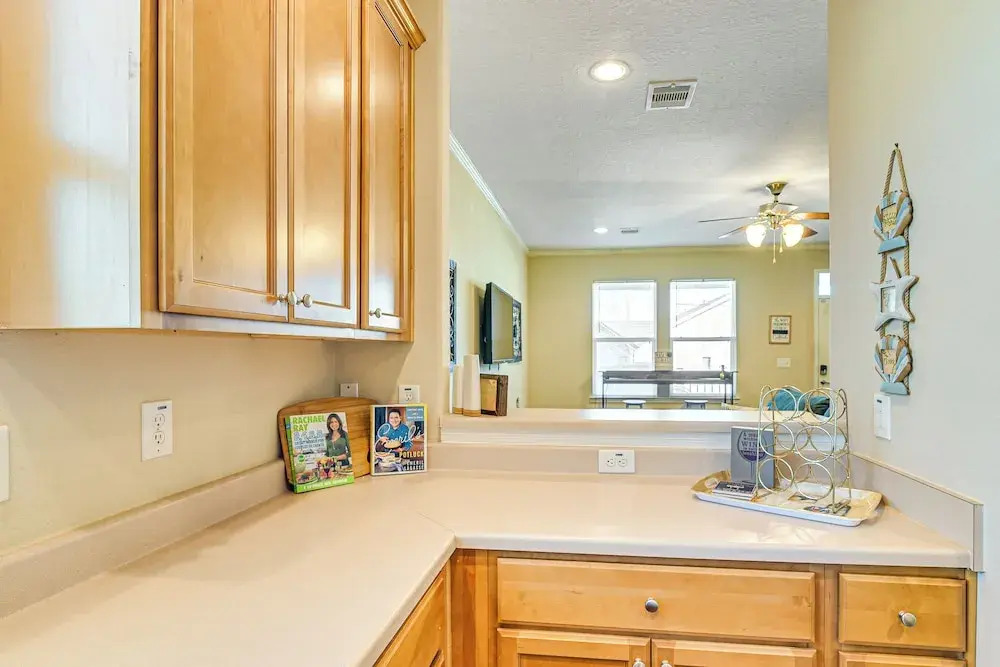 1/2 Mi to Galveston Strand! Coastal Haven w/ Deck