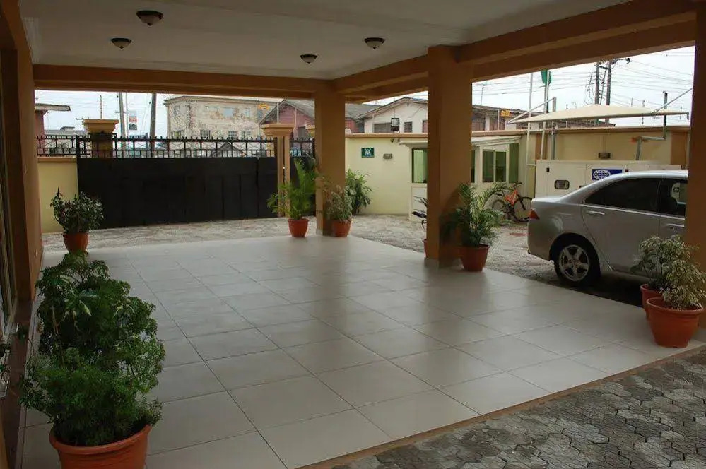 Millicent Hotel and Suites