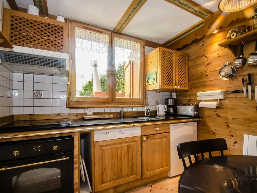 Beautiful Apartment With a Somewhat Unusual Layout Less Than 1km From the Slopes