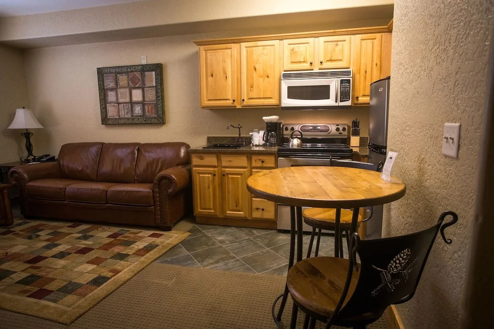 Enormous Condo with Stunning Mountain Views by RedAwning - Save 20% on 7+ Nights!