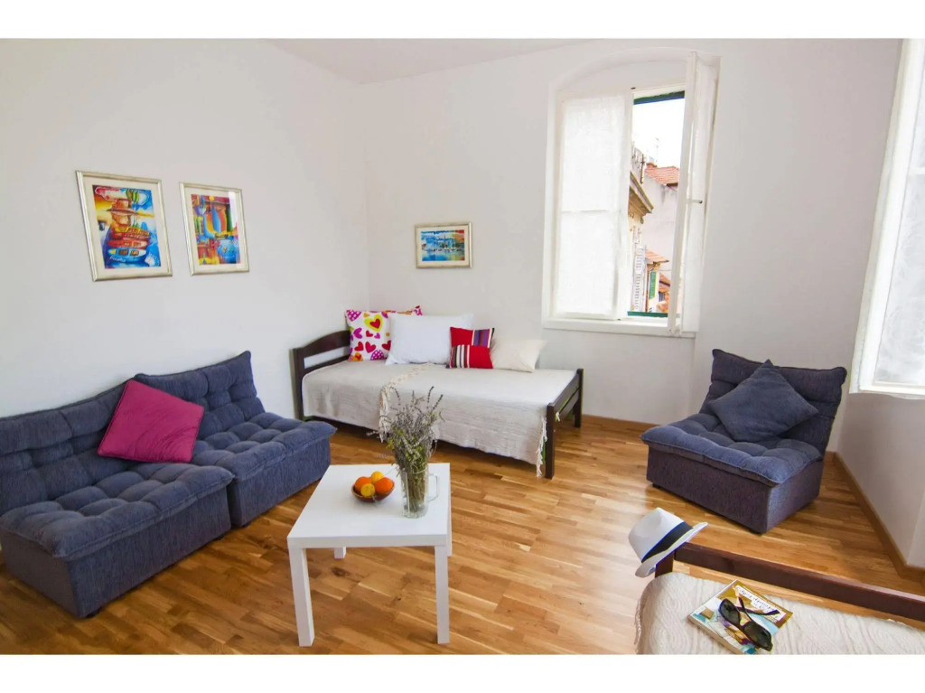 Rodrigo Apartments