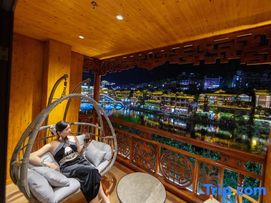 Yunshang 180 ° panoramic intelligent Jiang Jing Mei Su (Fenghuang Ancient City Tuojiang Branch)