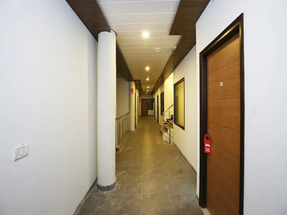 OYO 9822 Hotel Seven
