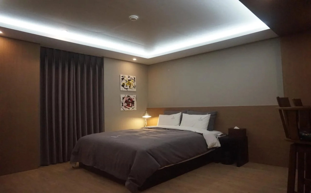 Louis Hotel