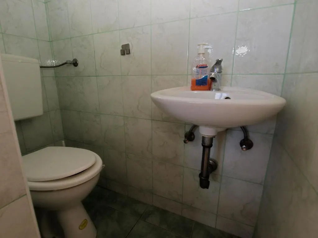 Apartment 958