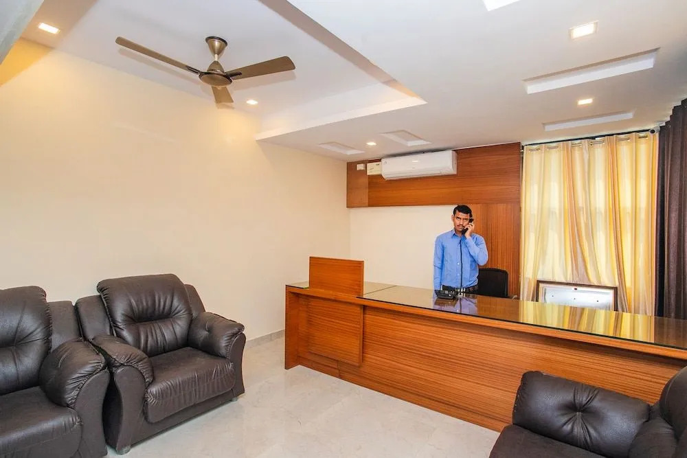 Oyo 18836 Orchid Suites