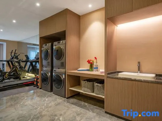World Hotel (Jinan Jing Shi East Road Rong Chuang Cultural and Tourism City)