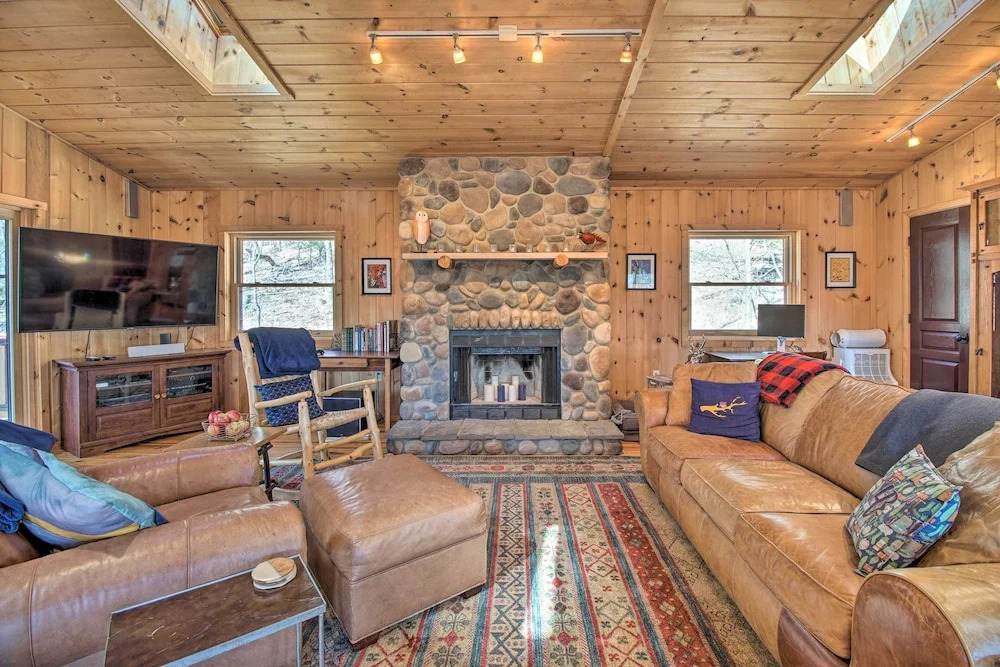 Cabin w/ Decks & Fire Pit Near Lost River