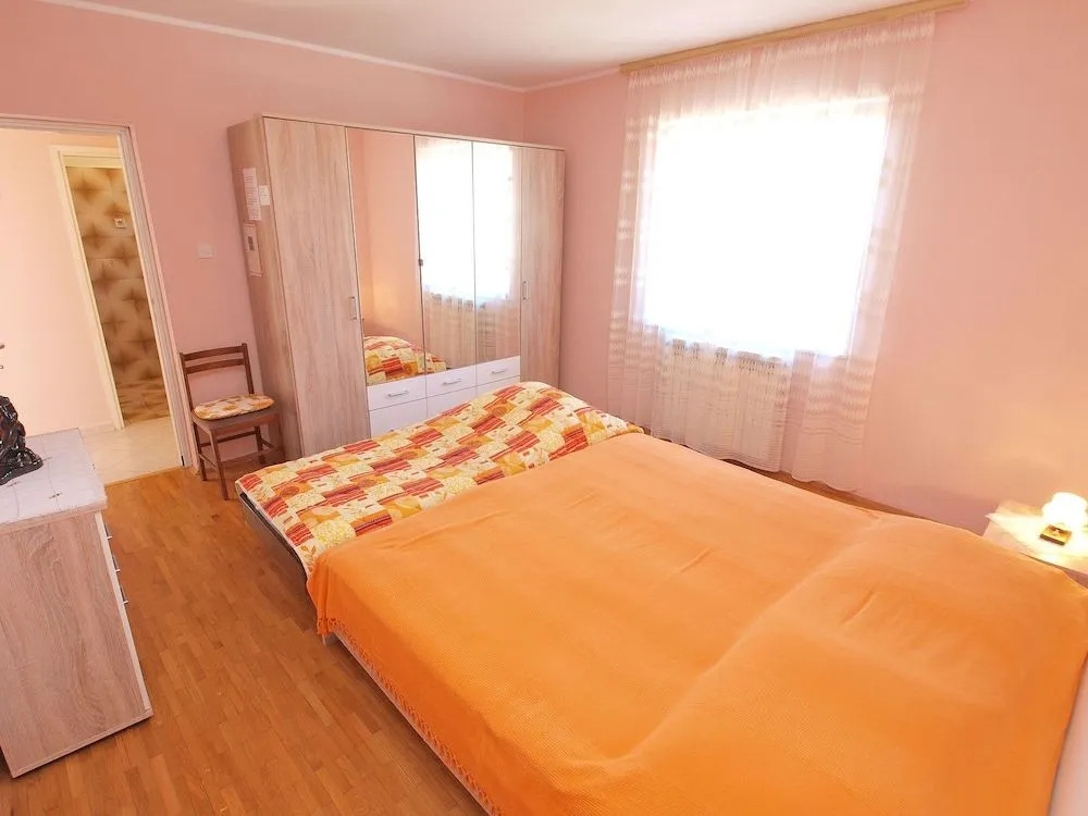 Apartment 757