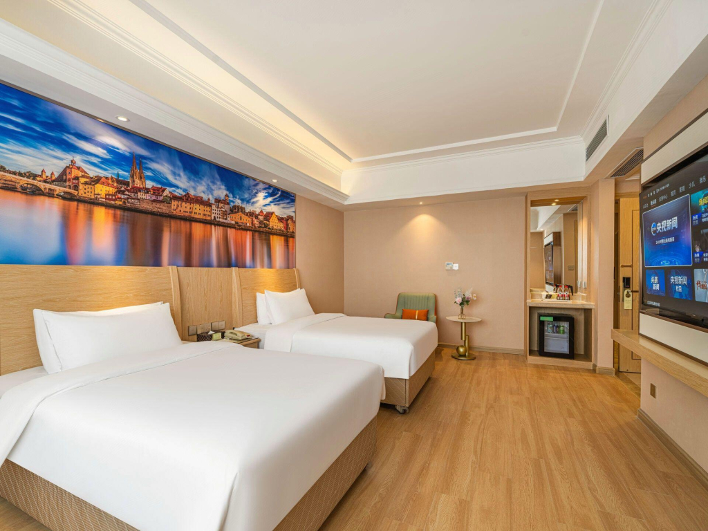 Vienna International Hotel ( Shanghai Kangqiao Metro Station)