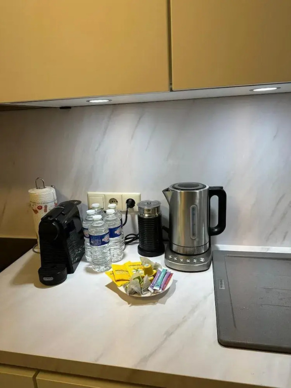 Bright 2 bedrooms flat w parking&balcont