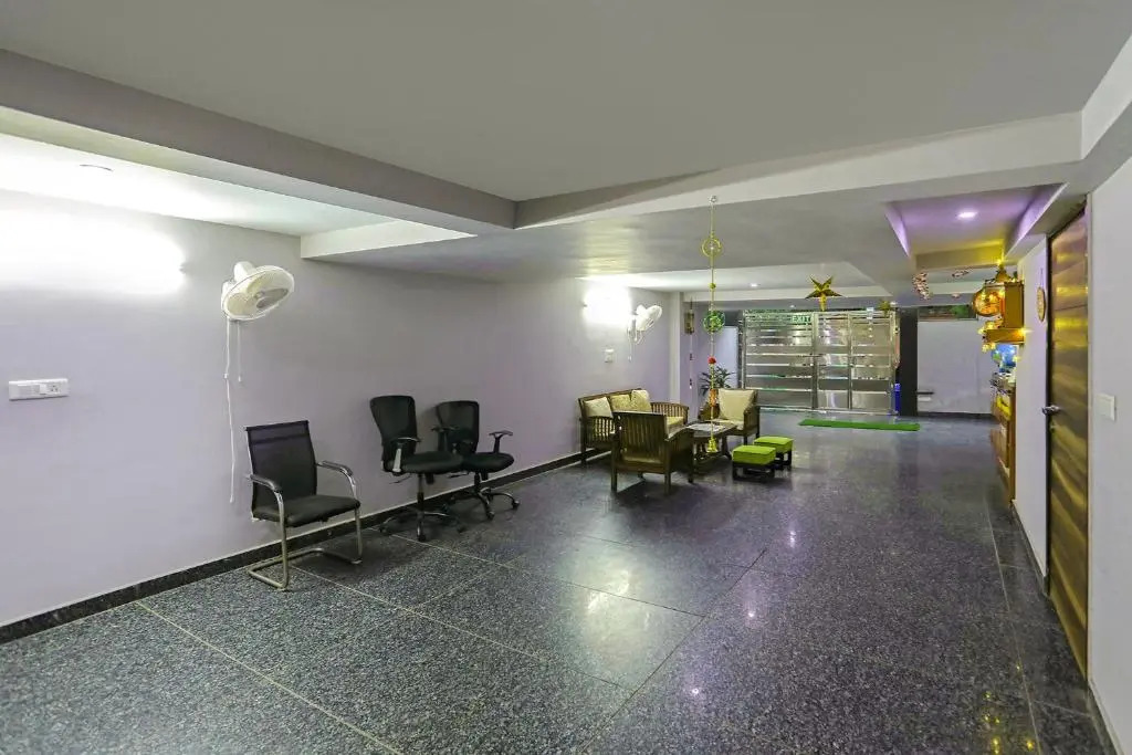 Fabhotel White House Bnb