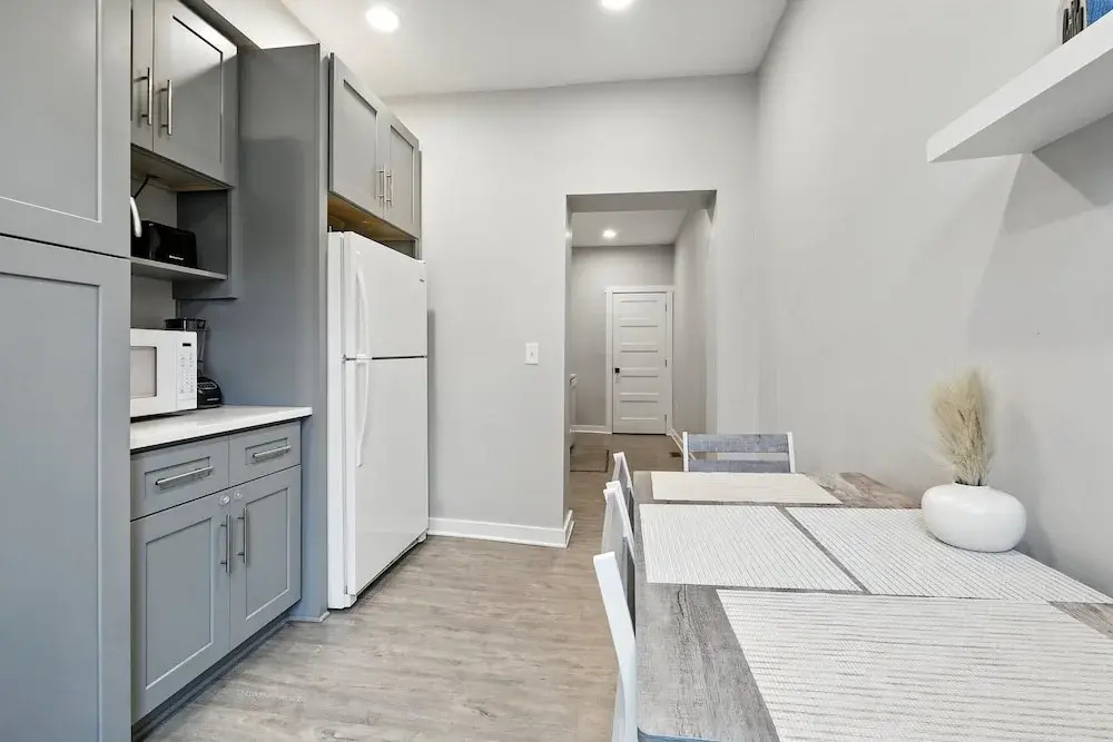 Cozy Historic Row Home- Near Stadiums! 3 Bedroom Home