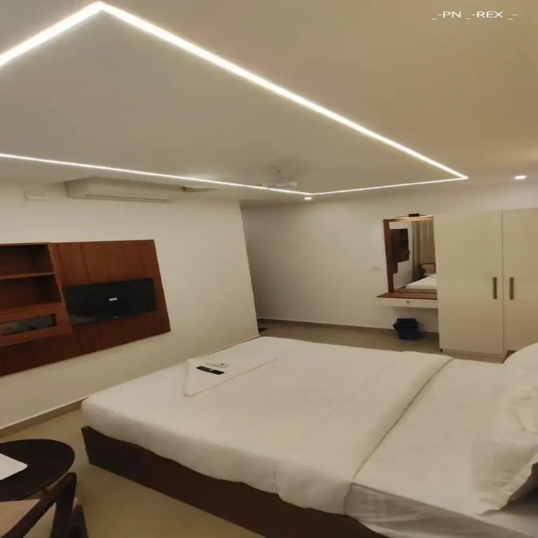 Royal Luxe Business Class Hotel