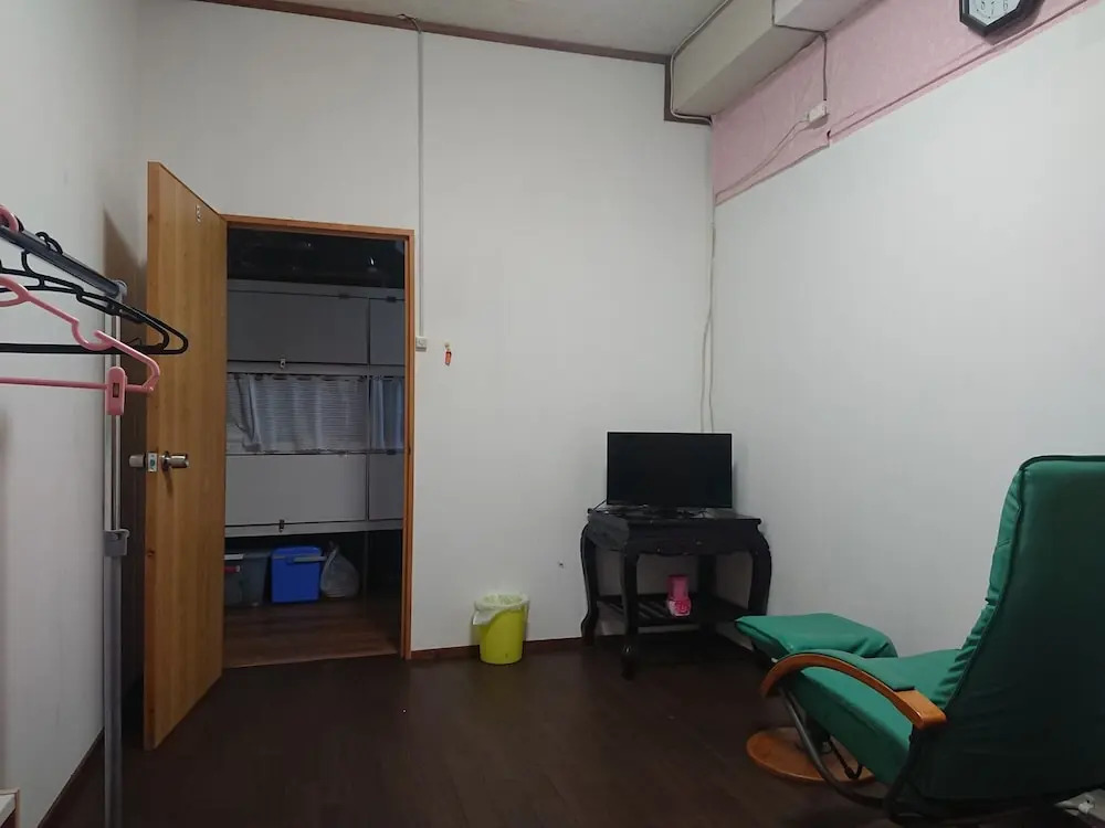 Ishigakijima Sunflower House - Hostel