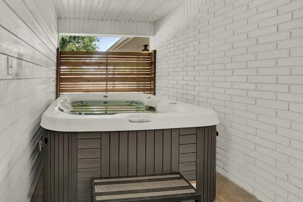 Wanderlust #3 Hot Tub Shared Outdoor Space