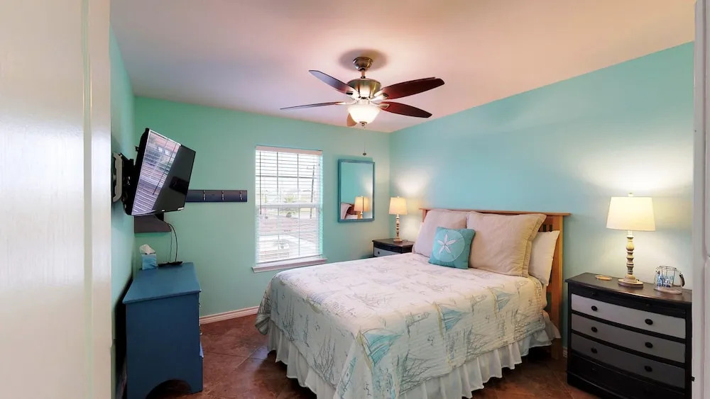 Orange Flamingo 3 Bedroom Home
