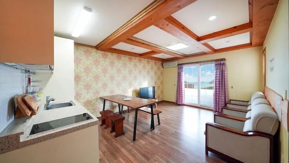 Geoje Birds Hill Pension