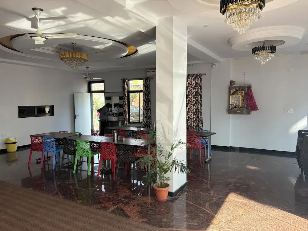 Shree radhe mohan hotel