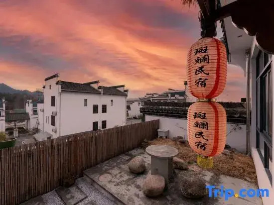 Xidi Banlan Homestay(Xidi Ancient Village Scenic Area Store)