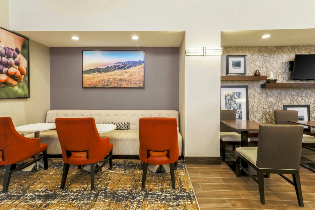 Hampton Inn & Suites Windsor-Sonoma Wine Country