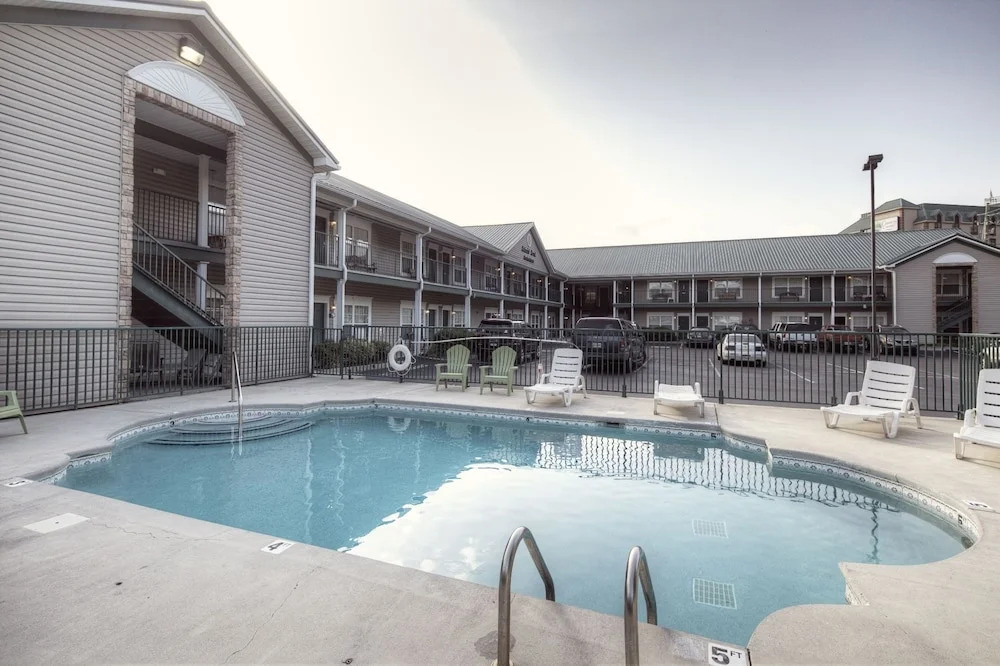 Colonial Crest 107 - Great Location! - You Can Walk To Town! 1 Bedroom Condo by RedAwning