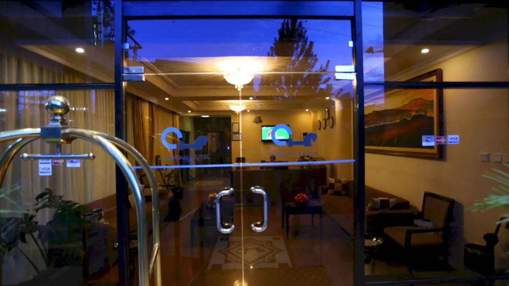 Caravan Hotel