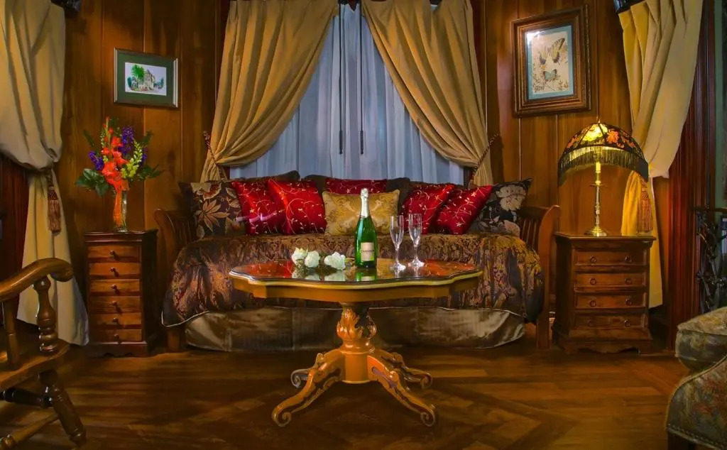 Two Room Inn