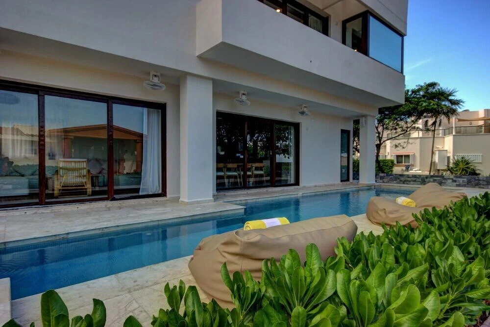 Wonderful 6 Bedroom villa 5 steps to the Best Beach in Playacar